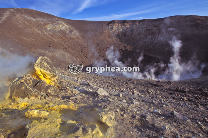 Un volcan actif des iles éoliennes (Sicile) : le Vulcano - gryphea.com